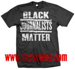 A black shirt that says " black journalists matter ".